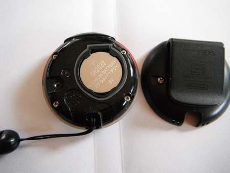 4裏蓋をあけると電池が見えます