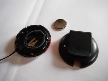 6Y型ネジを外す前に電池を外しておきます