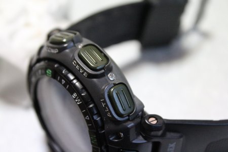 1まずこの方位や高度のボタン側のネジを外します。 1まずこの方位や高度のボタン側のネジを外します。